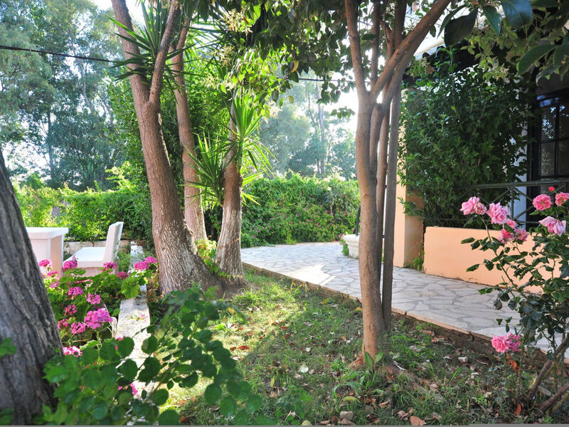 Acharavi Garden