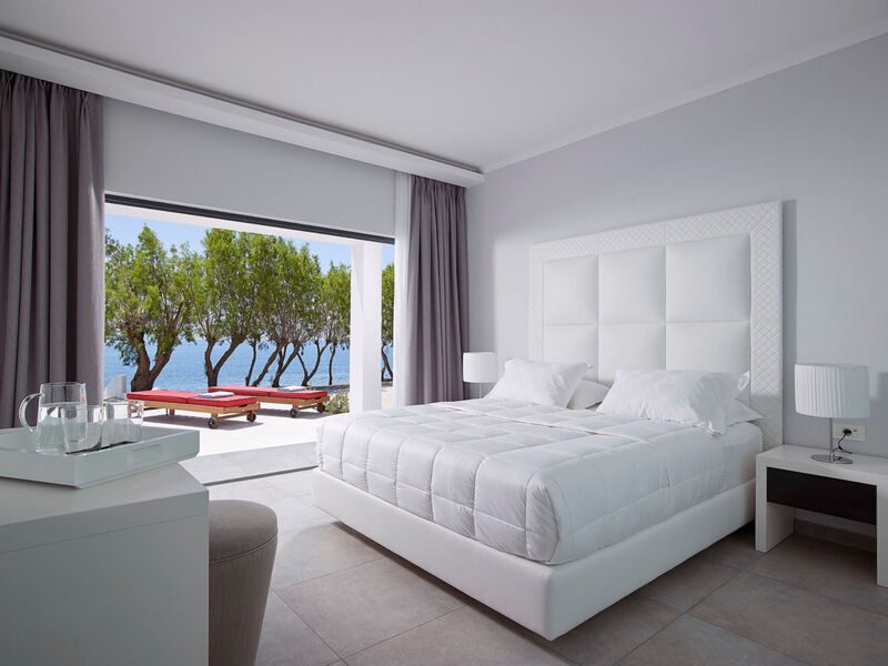 Dimitra Beach Hotel &Amp; Suites