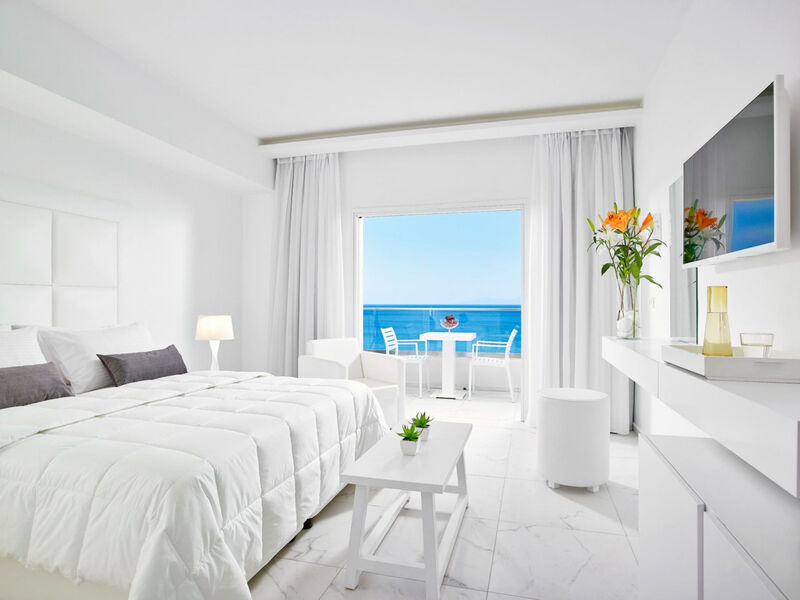 Dimitra Beach Hotel &Amp; Suites