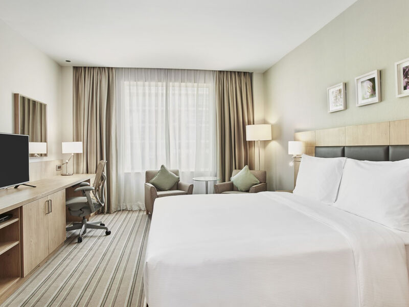 Hilton Garden Inn Dubai, Mall Avenue