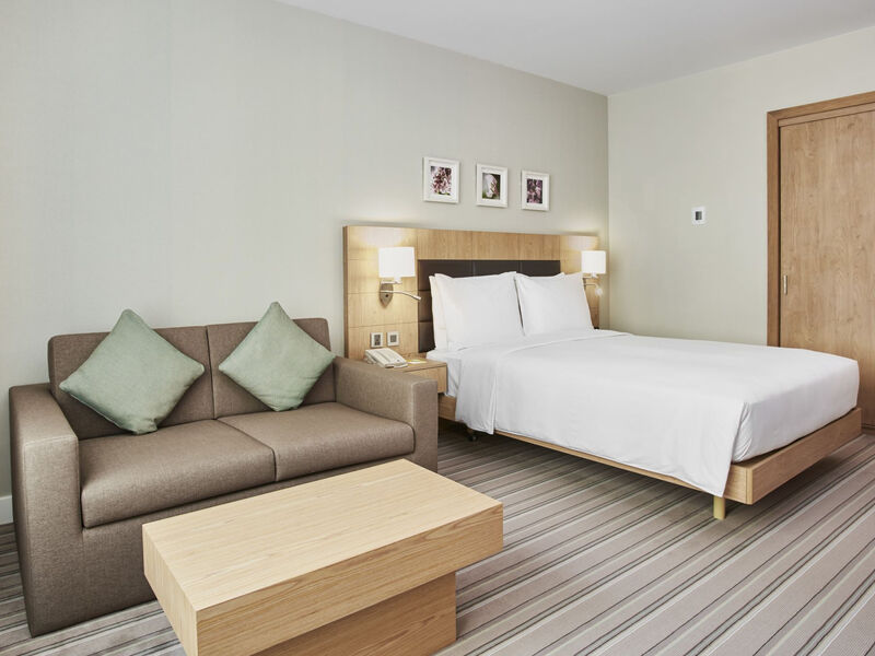 Hilton Garden Inn Dubai, Mall Avenue