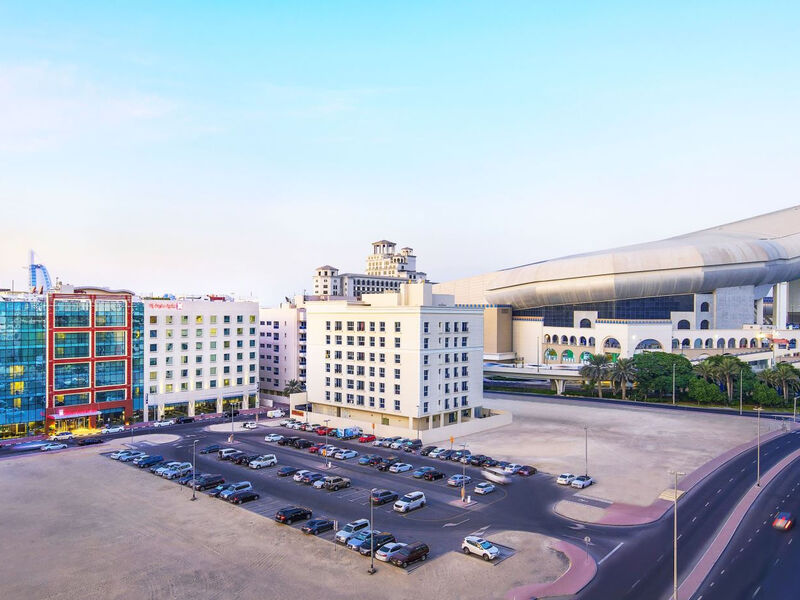 Hilton Garden Inn Dubai, Mall Avenue