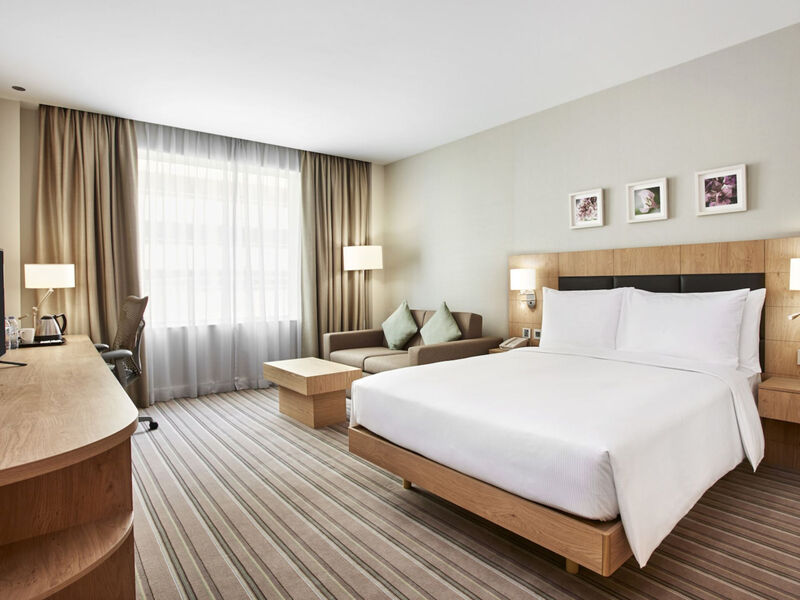 Hilton Garden Inn Dubai, Mall Avenue