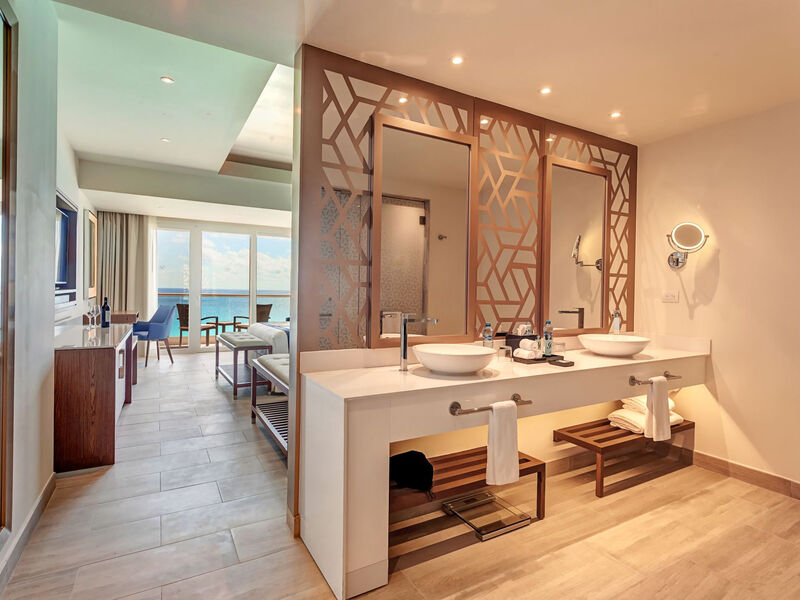 Royalton Chic Suites Cancun Resort &Amp; Spa