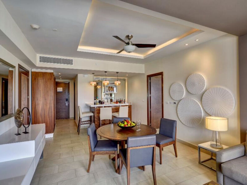 Royalton Chic Suites Cancun Resort &Amp; Spa