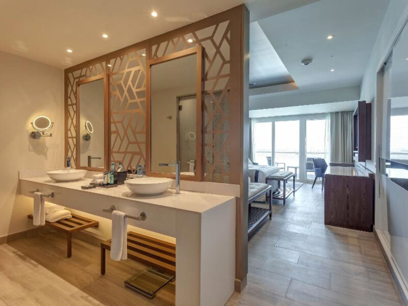 Royalton Chic Suites Cancun Resort &Amp; Spa