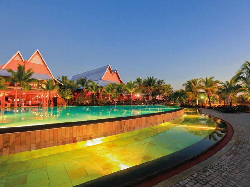 Victoria Beachcomber Resort &Amp; Spa